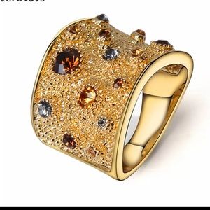 Beautiful Austrian crystal ring size 7